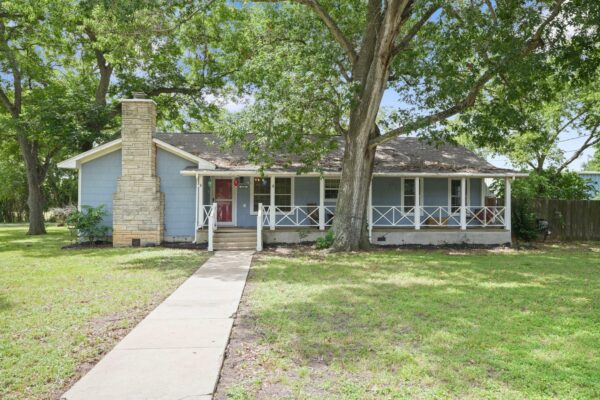 1320 W San Antonio St, Lockhart