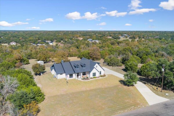1250 E Creekview Dr, Salado