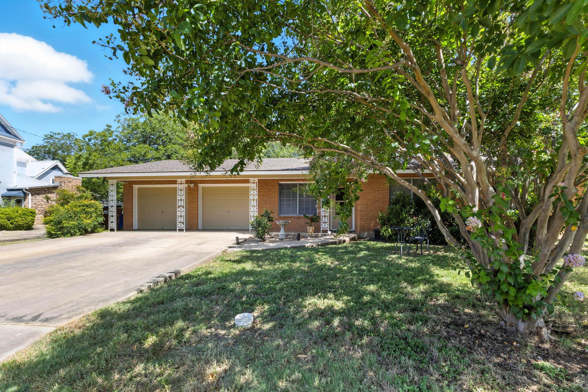 606 E Liberty Ave, Round Rock