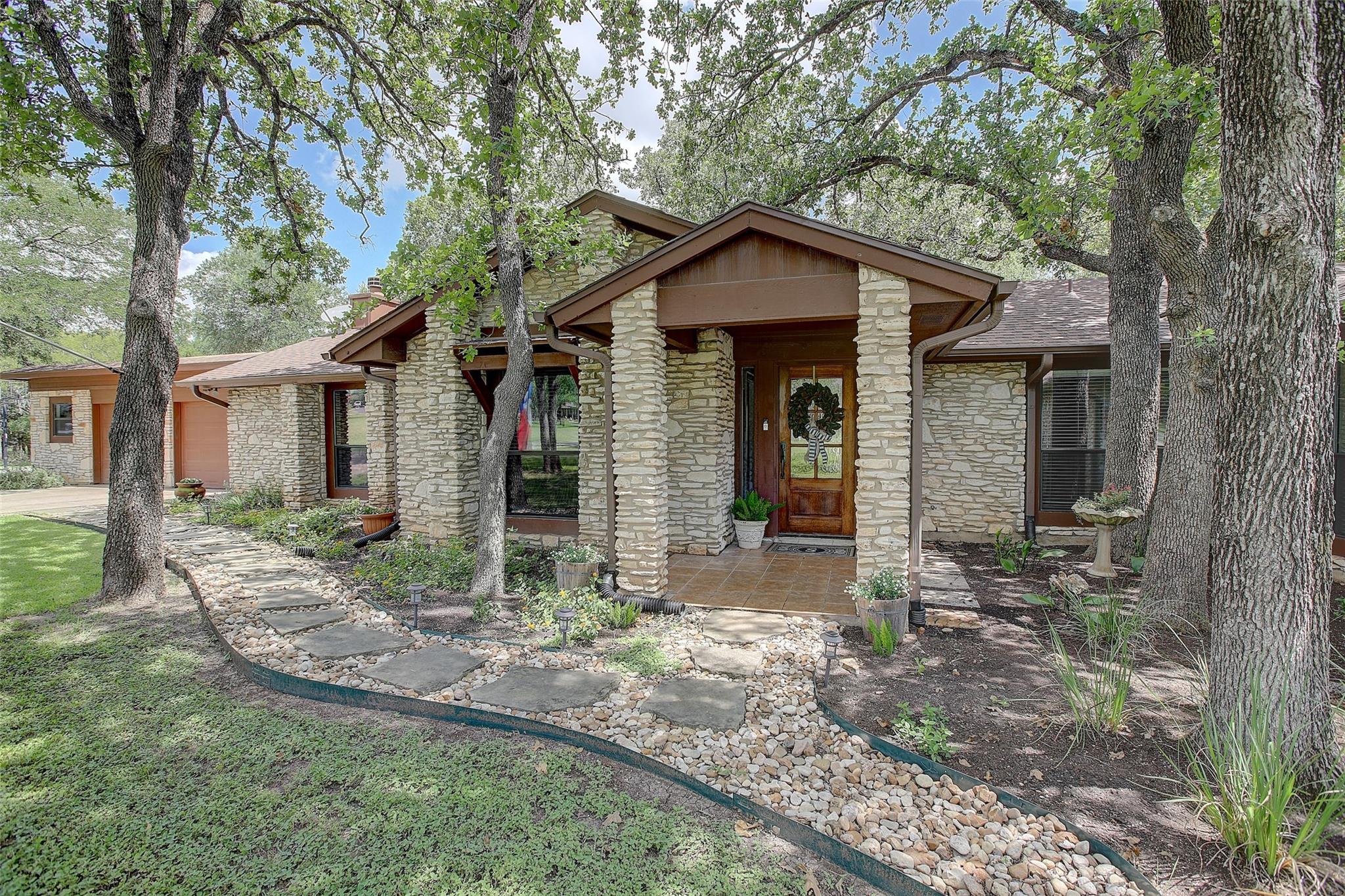 205 E Esparada Dr, Georgetown, TX 78628