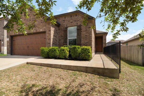 1911 Prickly Pear Dr, Bastrop