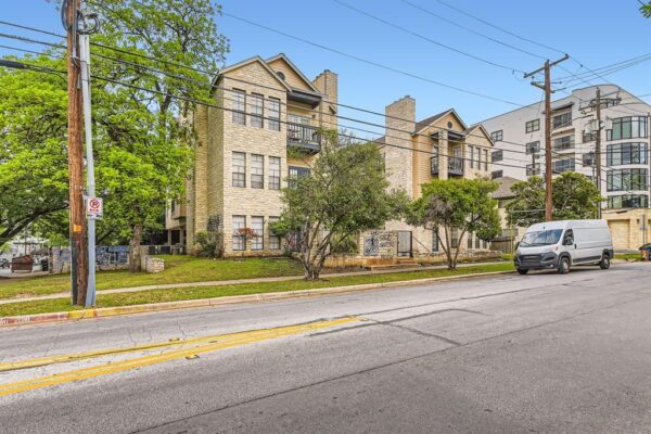 711 W 21st St #302, Austin