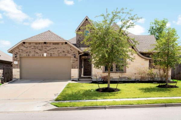 105 W Highfield St, Hutto