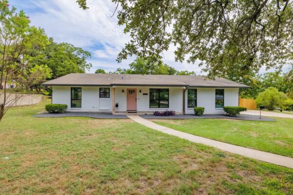 605 E Covington Dr, Austin