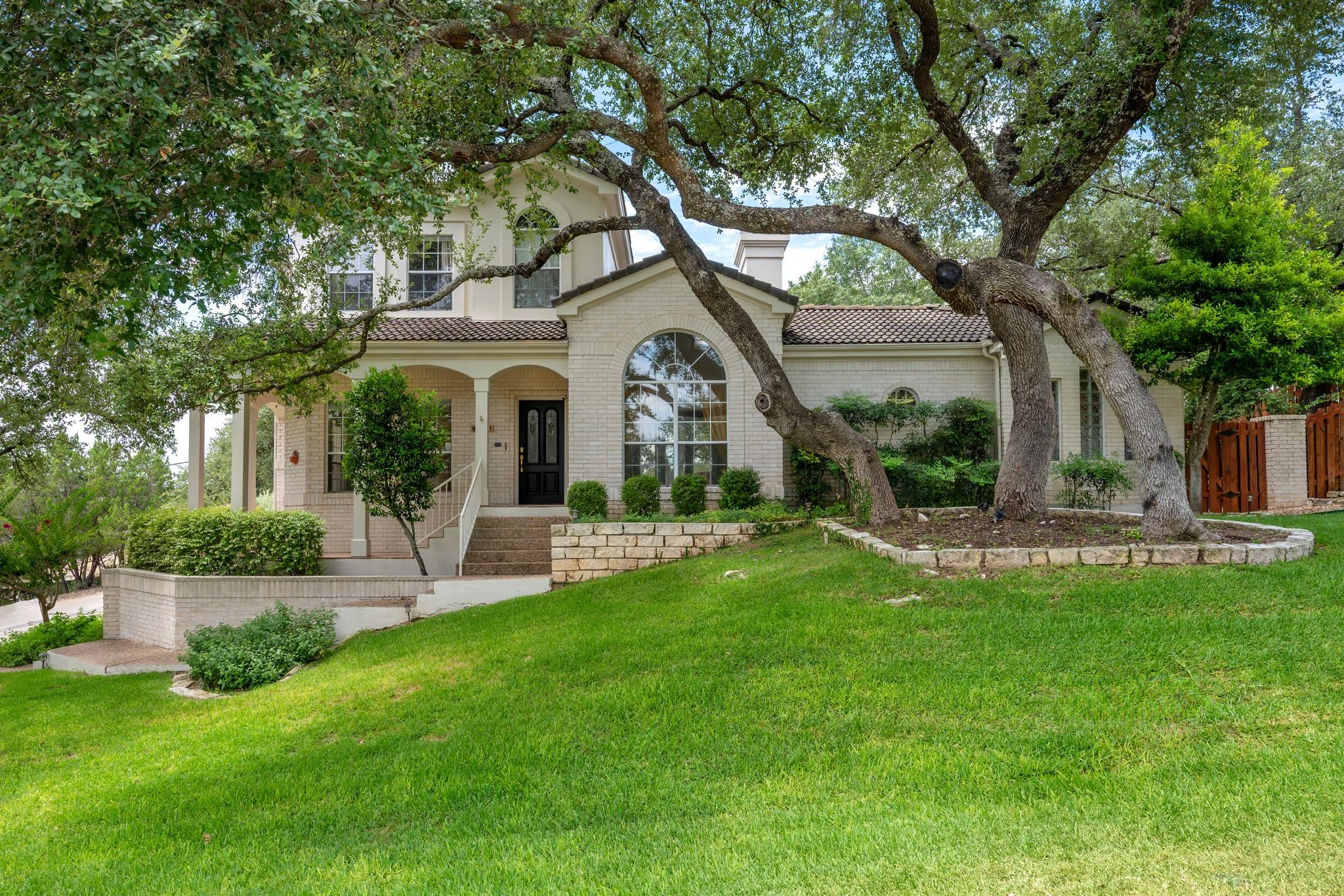 501 Rolling Green Dr, Lakeway, TX 78734