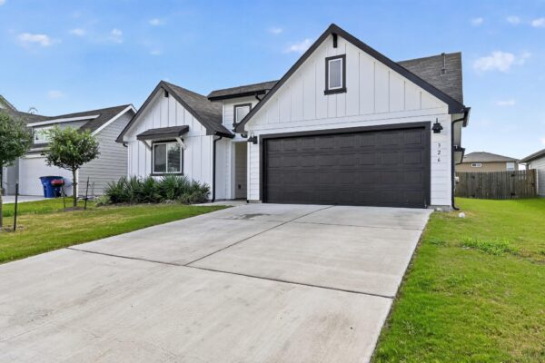 326 N Richland Dr, Lockhart