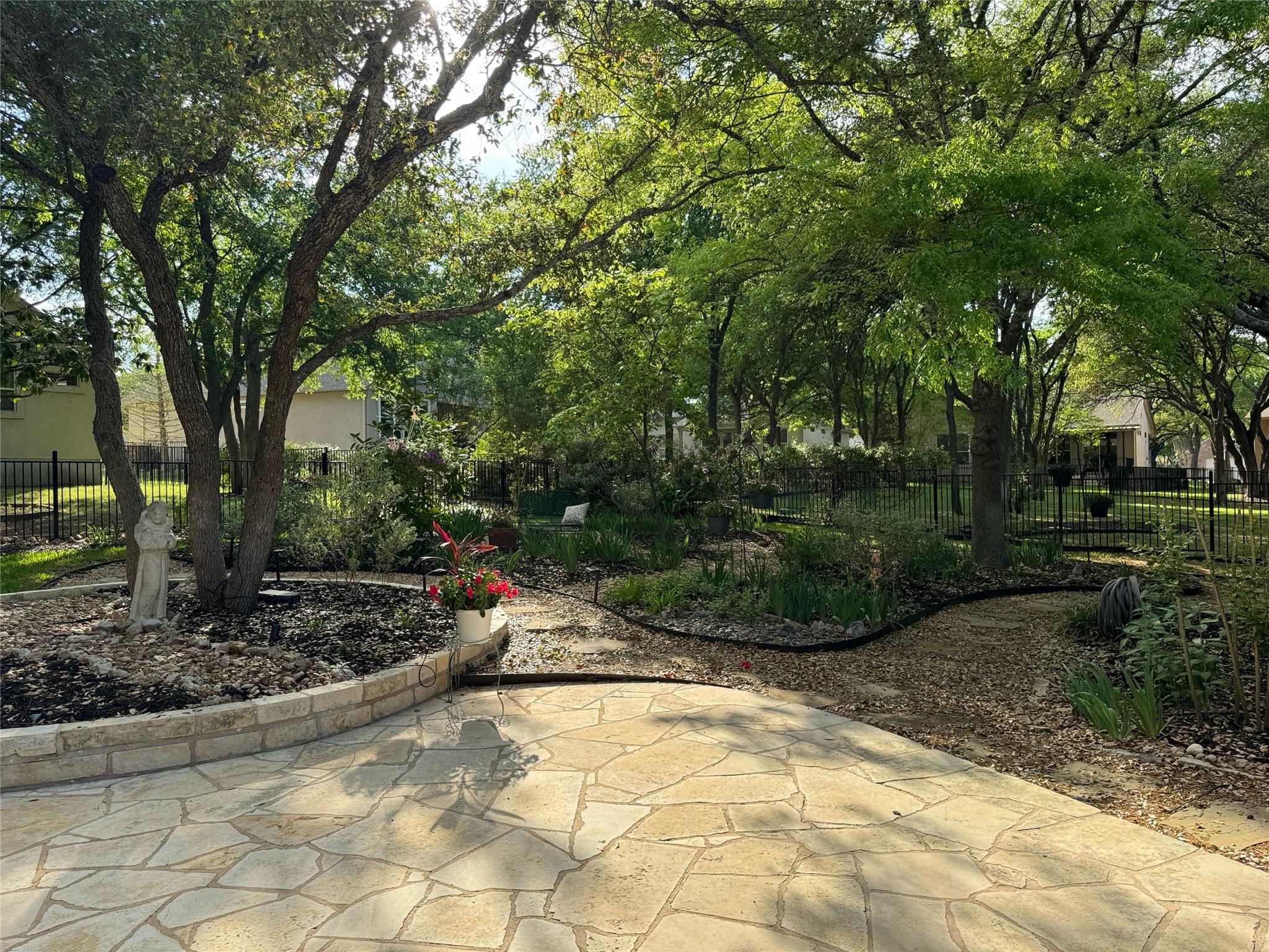 290 Whispering Wind Dr, Georgetown