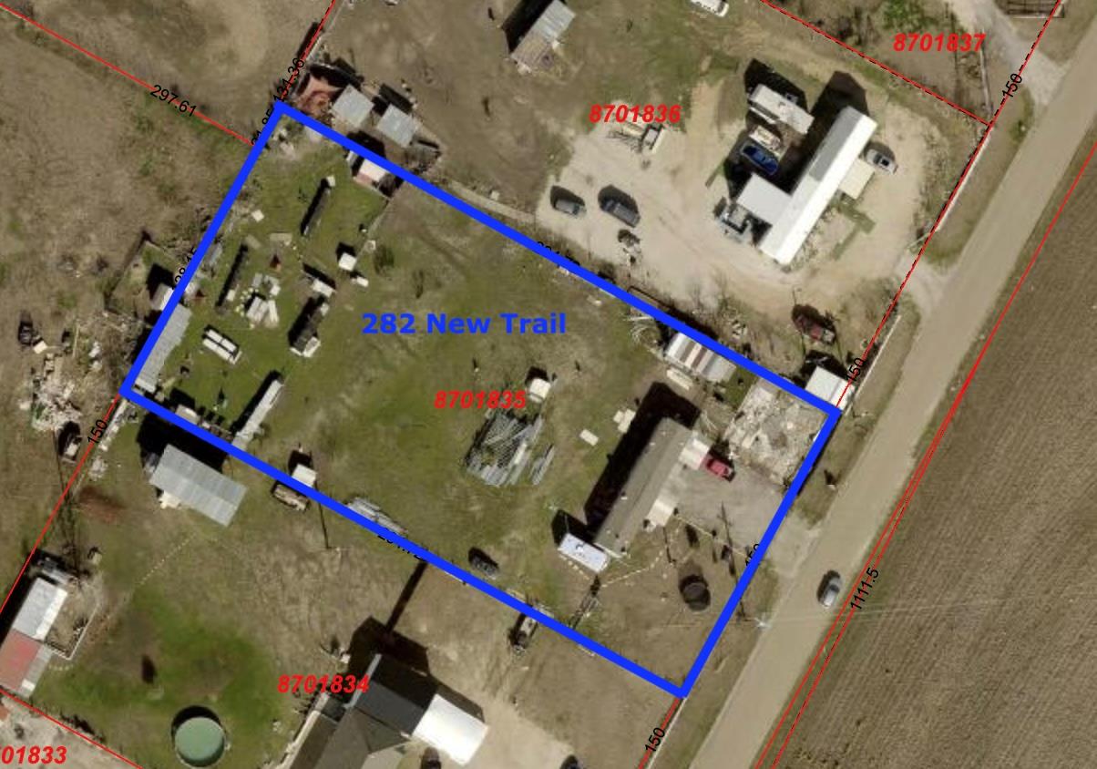 282 New Trl, Elgin, TX 78621