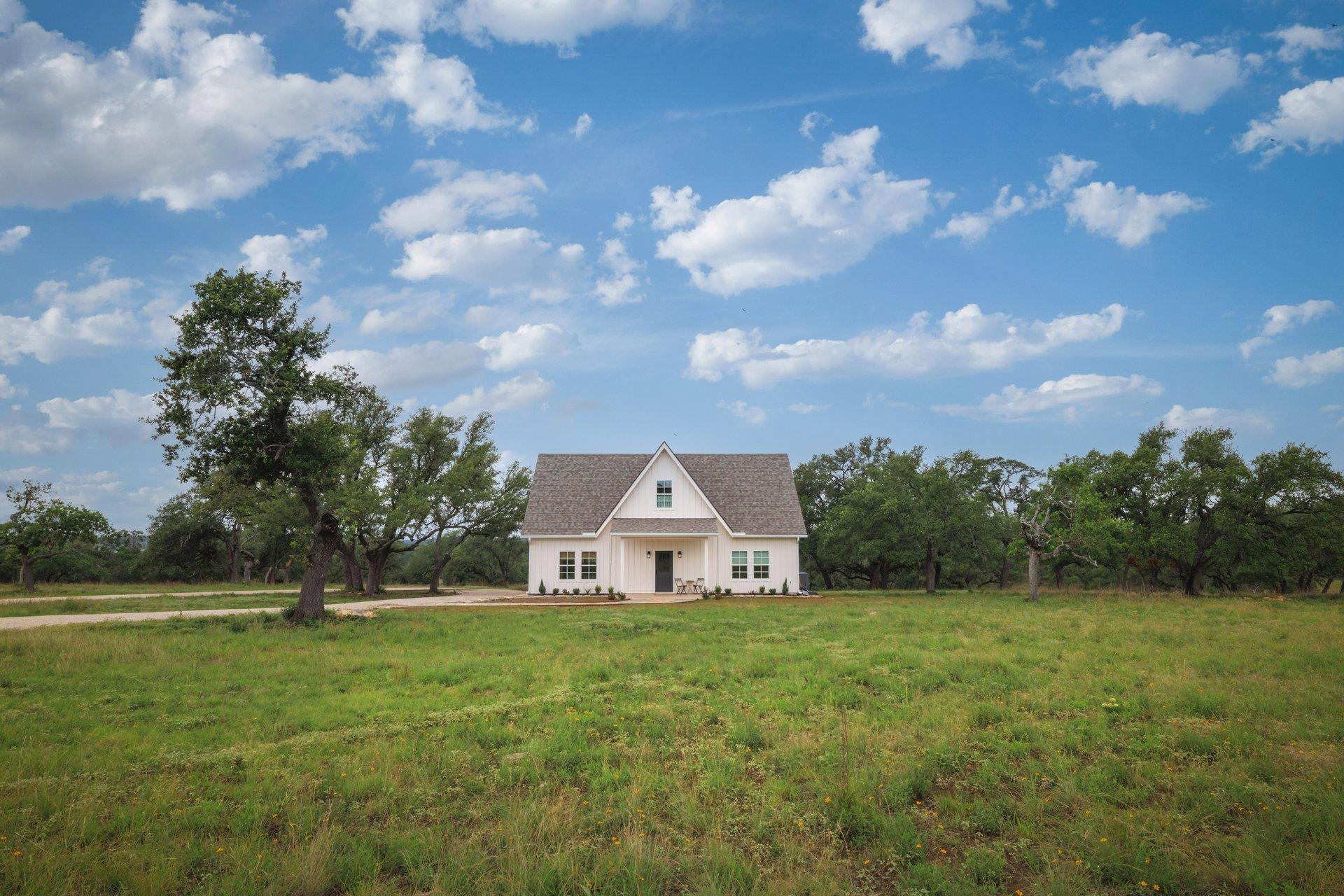 105 Colette Ln, Blanco, TX 78606