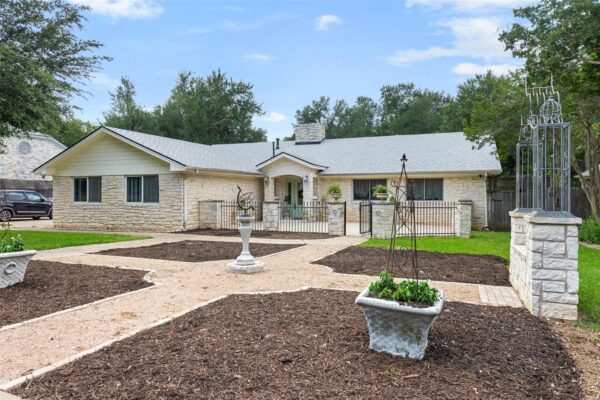 1102 N Avenue F Ave, Elgin