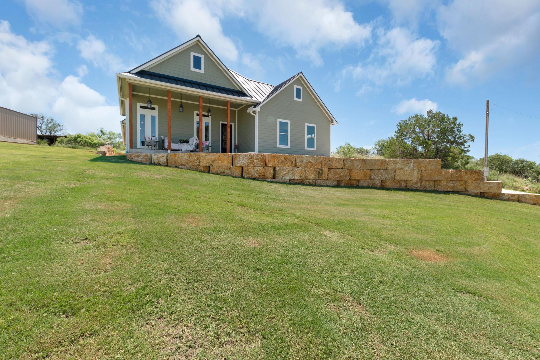908 Sandy Mountain Dr, Sunrise Beach, TX 78643