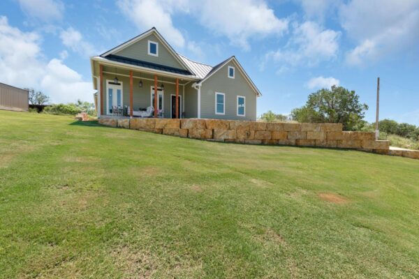 908 Sandy Mountain Dr, Sunrise Beach