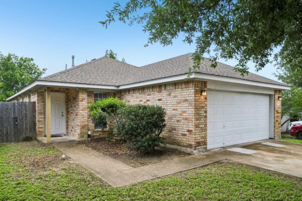 205 Cavalry Trl, Elgin