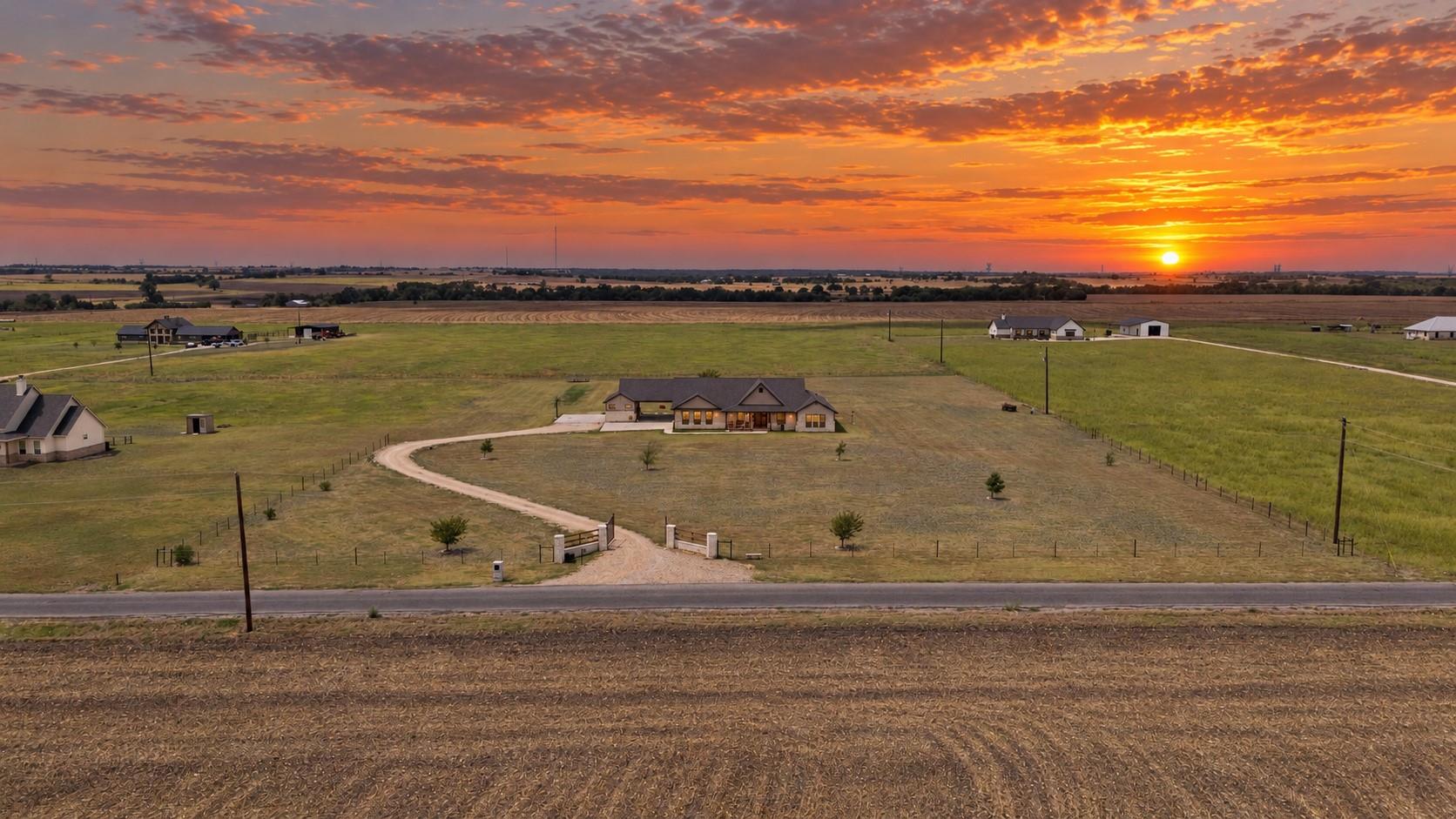 323 County Road 301 None, Granger, TX 76530