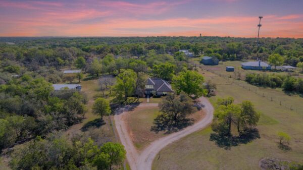 28 Country Oaks Dr, Buda