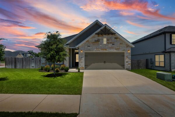 215 Cabiness Dr, Salado