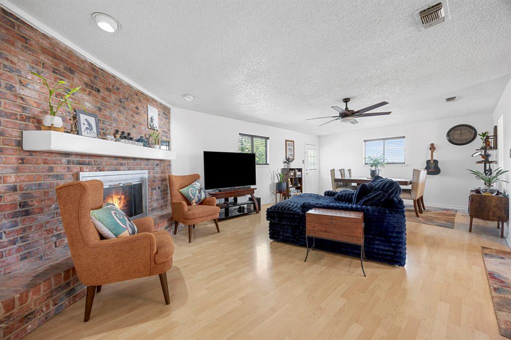 706 Cambridge Dr, Round Rock