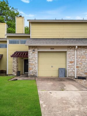 512 Eberhart Ln #204, Austin