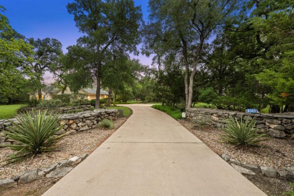 8305 Scenic Oaks Dr, Austin