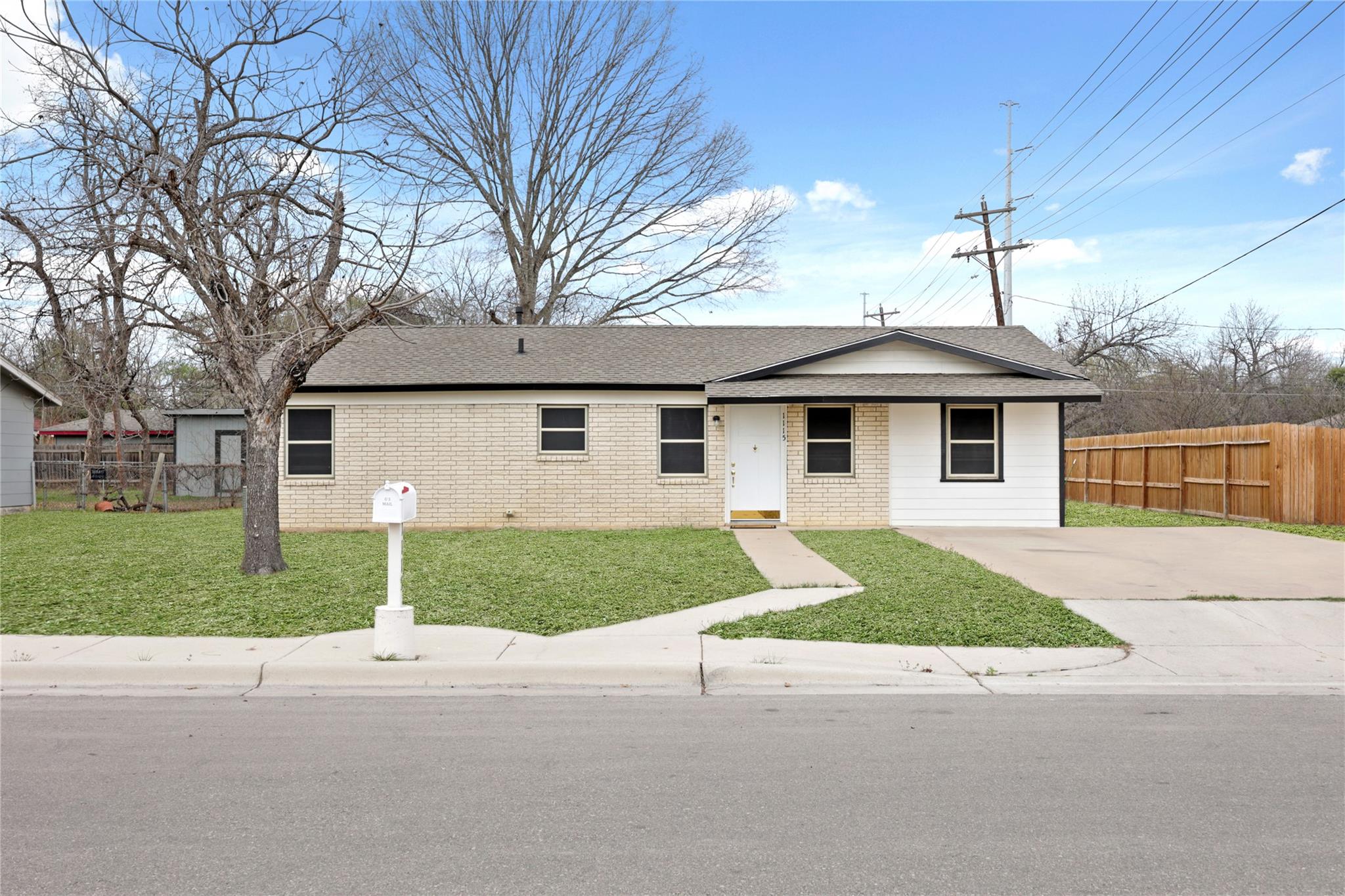 1115 Sycamore St, San Marcos, TX 78666
