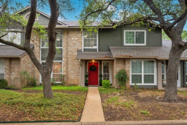 1015 E Yager Ln #27, Austin