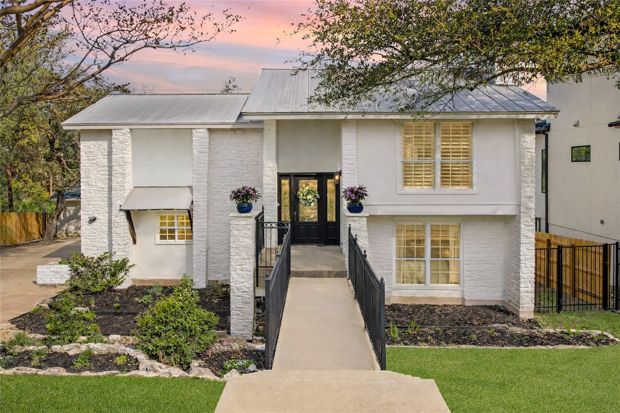 3627 Peregrine Falcon Dr, Austin, TX 78746