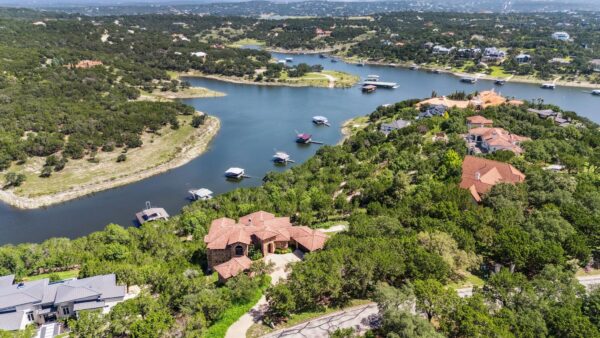 709 S Angel Light Dr, Spicewood