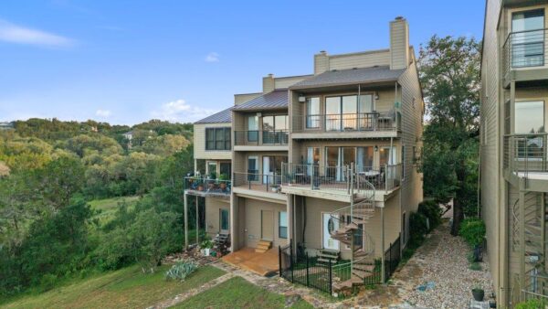 340 Harbor Dr, Spicewood