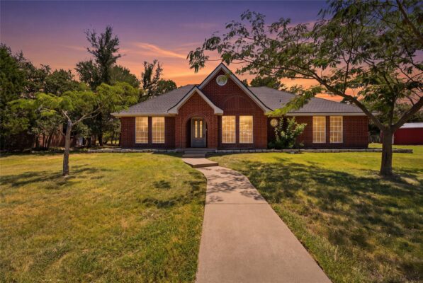8221 Mountain Dr, Salado