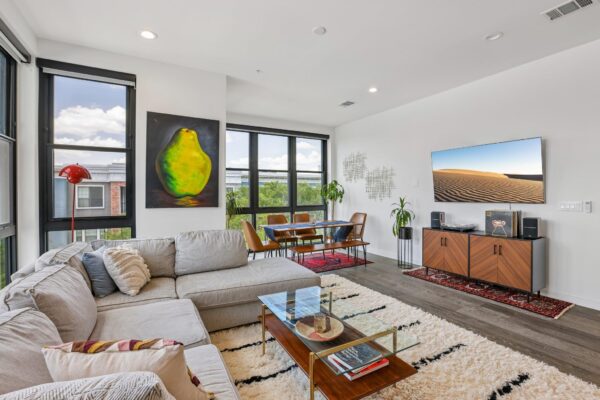 800 Embassy Dr #319, Austin