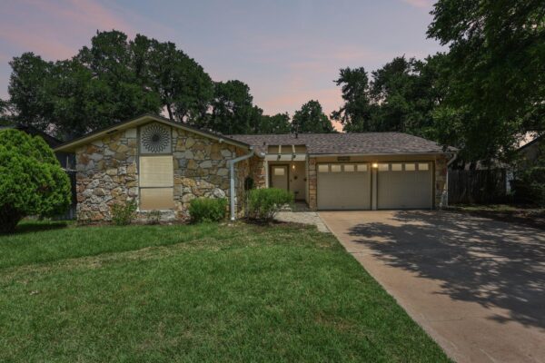 1204 Glen Cv, Round Rock