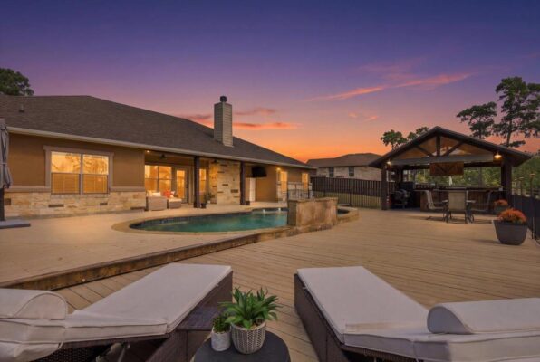 107 E Tanglebriar Ct, Bastrop