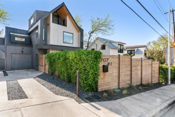 707 E Live Oak St #A, Austin