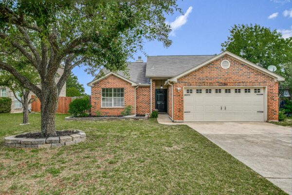 1201 Madrone Trl, Leander
