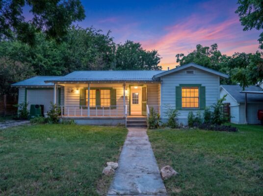 704 E Austin Ave, Round Rock