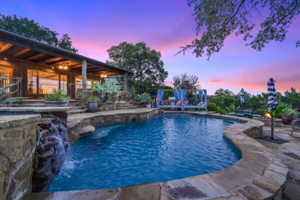 3911 Lago Vista Dr, Austin