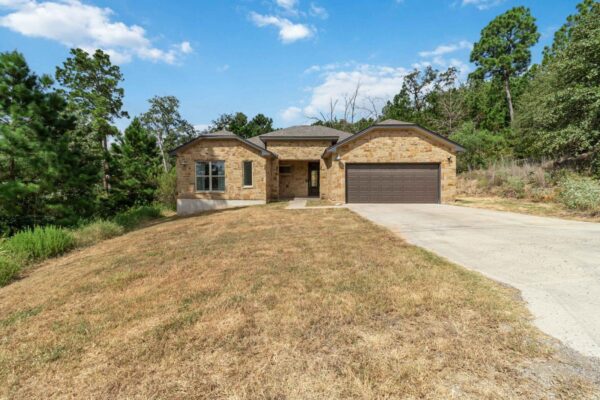 106 Kaapahu Dr, Bastrop