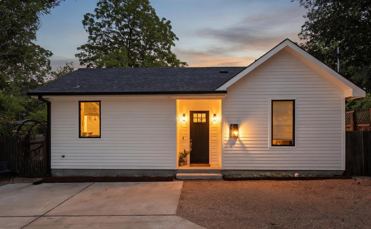2216 Lindell Ave #2, Austin, TX 78704