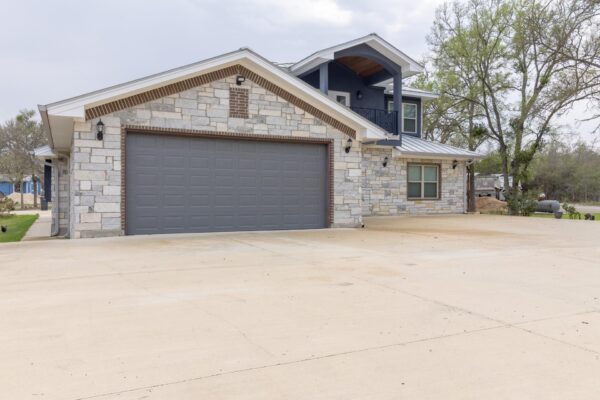 319 Lonesome Dove Dr, Cedar Creek