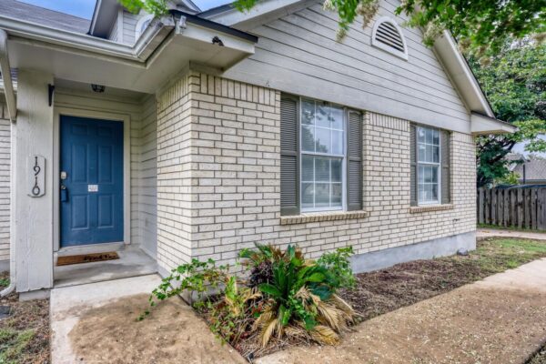 1910 Ireland Dr, Leander