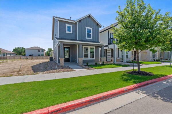 324 Blue Oasis Ln, Leander