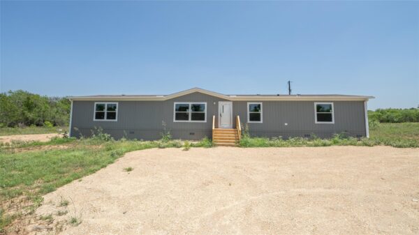 1121 Callihan Rd, Luling