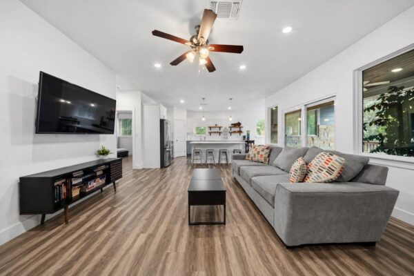 7502 Stable Ln, Lago Vista