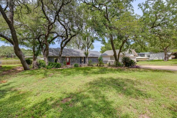 214 Island Lodges Dr, Buchanan Dam