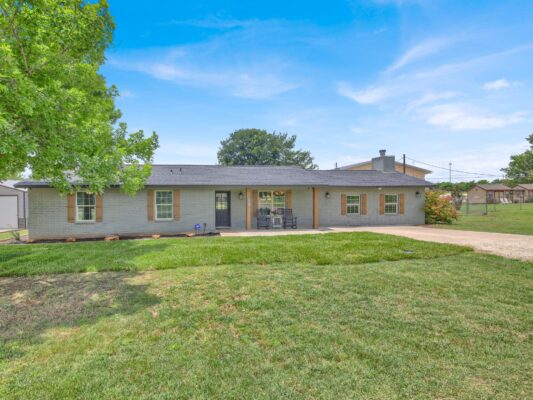 301 N 8th St, Jarrell