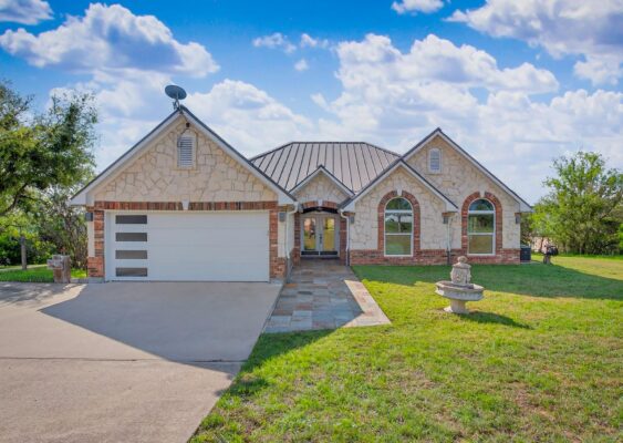 493 Chimney Cove Dr, Marble Falls