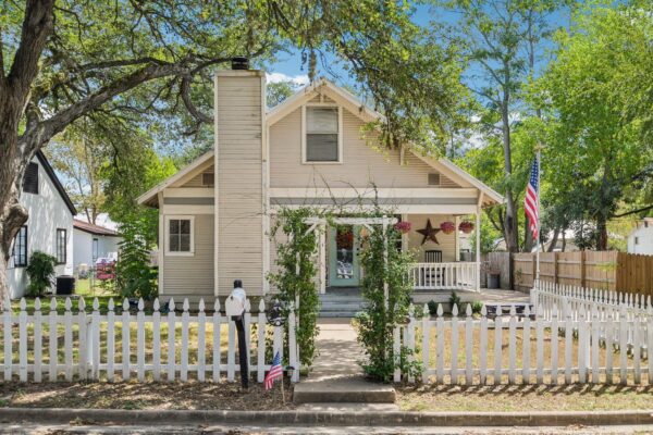 802 Hudgins St, Smithville