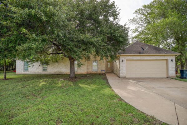 1335 Lovers Ln, Bastrop