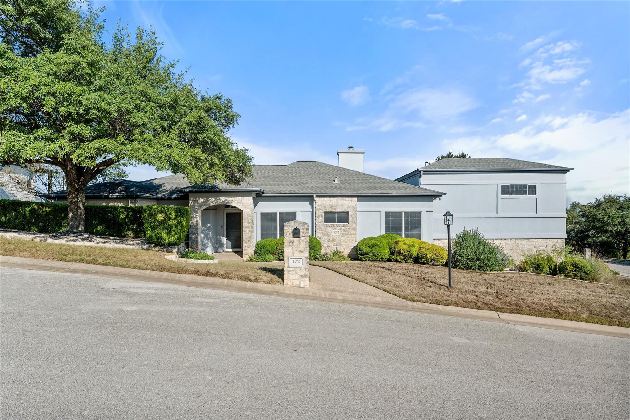102 Paragon Ct, Lakeway, TX 78734