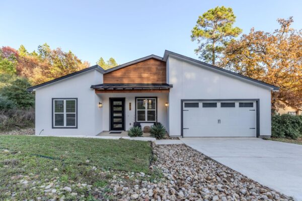 273 Tahitian Dr, Bastrop